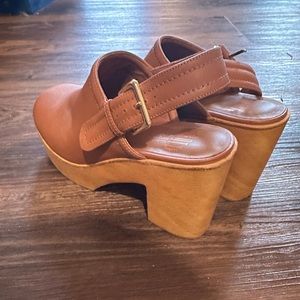 Charlotte Stone Size 7 Bonnie Clogs in Luggage